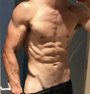 Veiny forearms for you all. Happy cake day posted by Sweaty-Application60