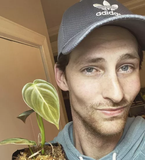 What can I say, it’s a grower not a shower. Makes the final result more impressive in my opinion. 😏 by Plantpapa33