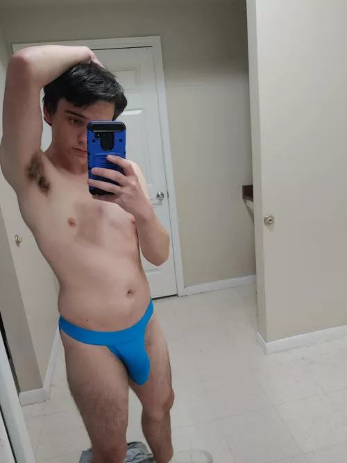 Who wants to lick my bulge by derekadman90