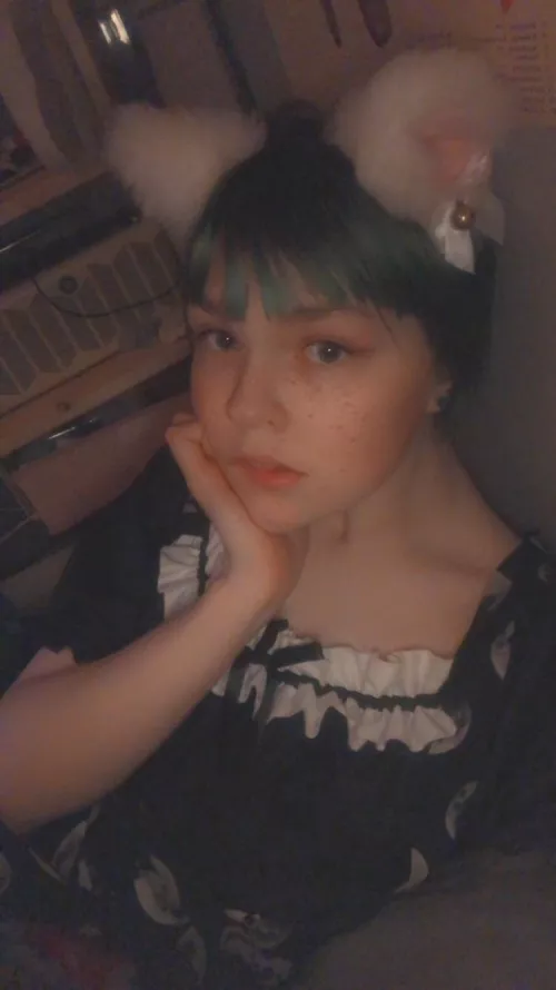 Who’s Gonna Show This Lil Kitty A Good Time? by skykadekitty11