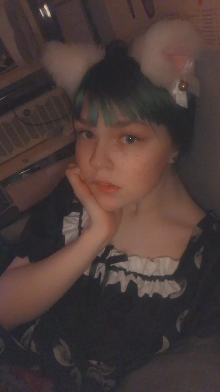 Who’s Gonna Show This Lil Kitty A Good Time? posted by skykadekitty11