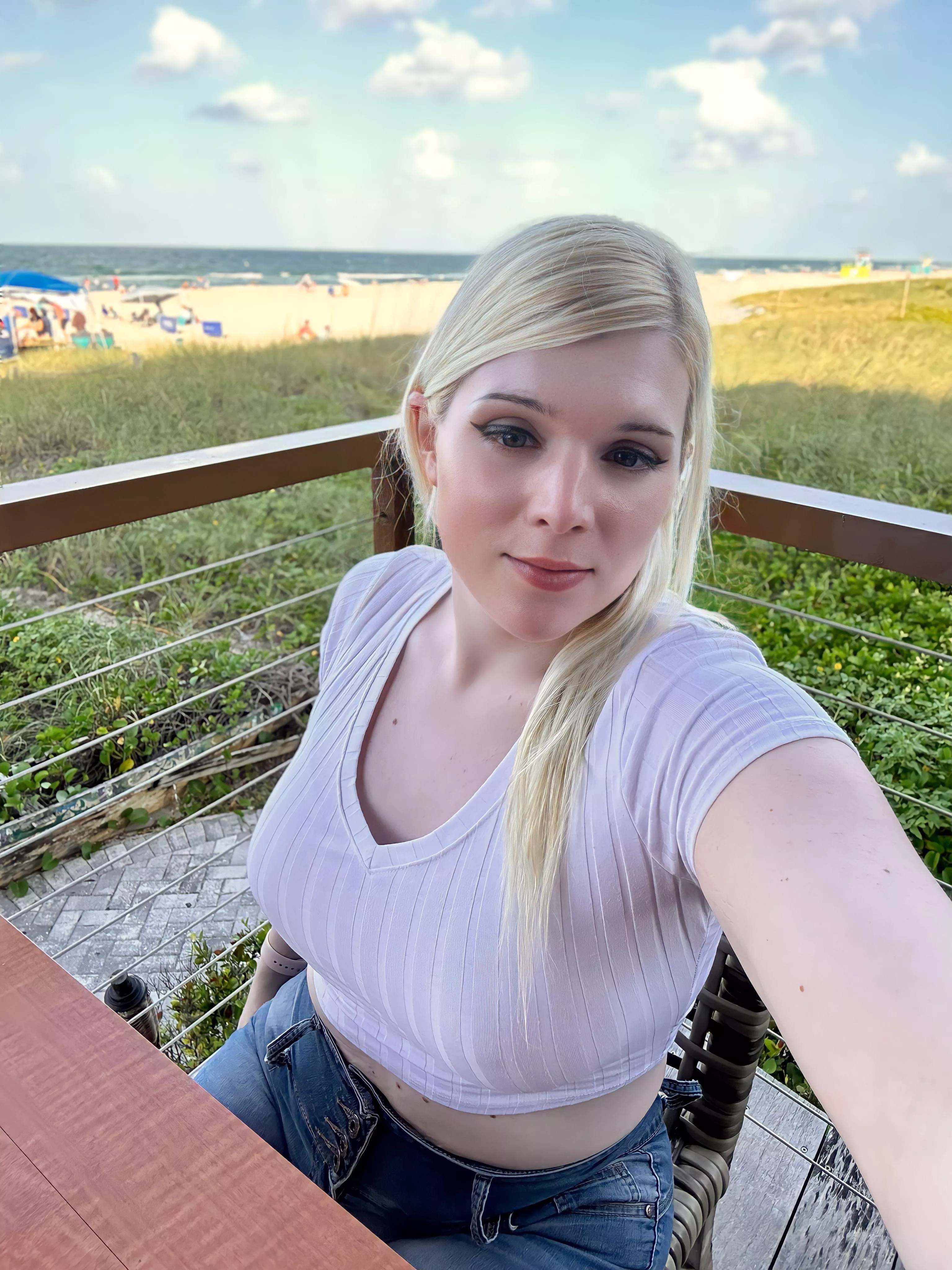 Would you take a curvy femboy out to dinner? 🥹 posted by realamandarae