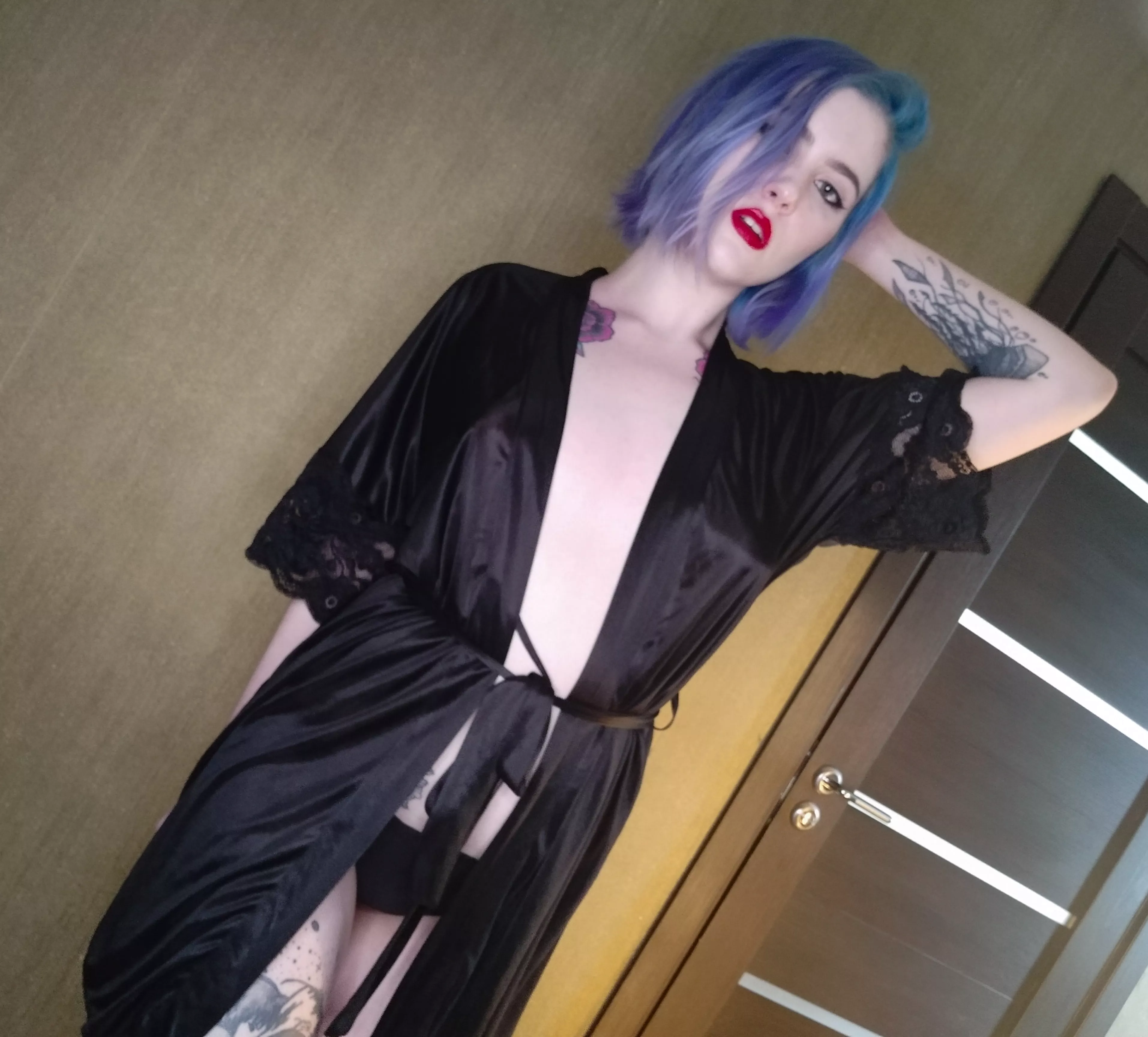 You see me and you fall to the right? You're not the first💙💦 posted by Moon_Is_Collapsing