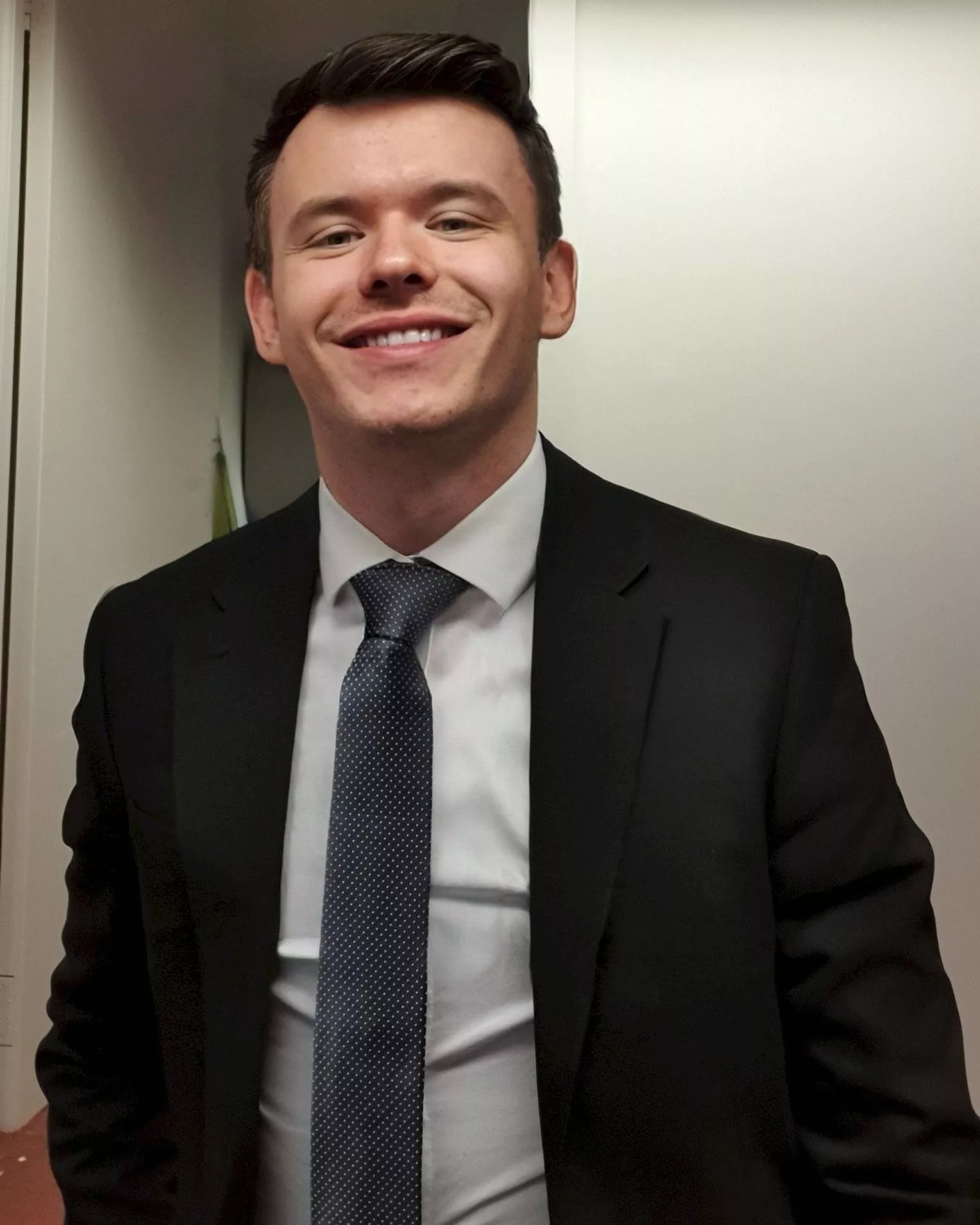 11 straight days of working smiling through the pain on my break posted by liam66035