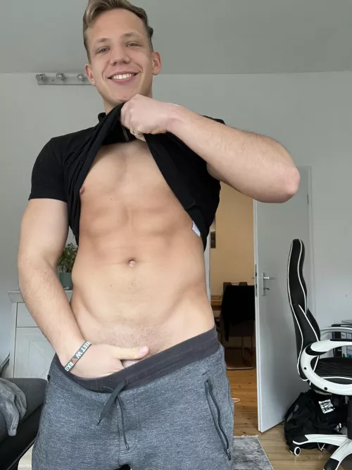 [20] Who wanna join my hand😈🤫 by Henry3182