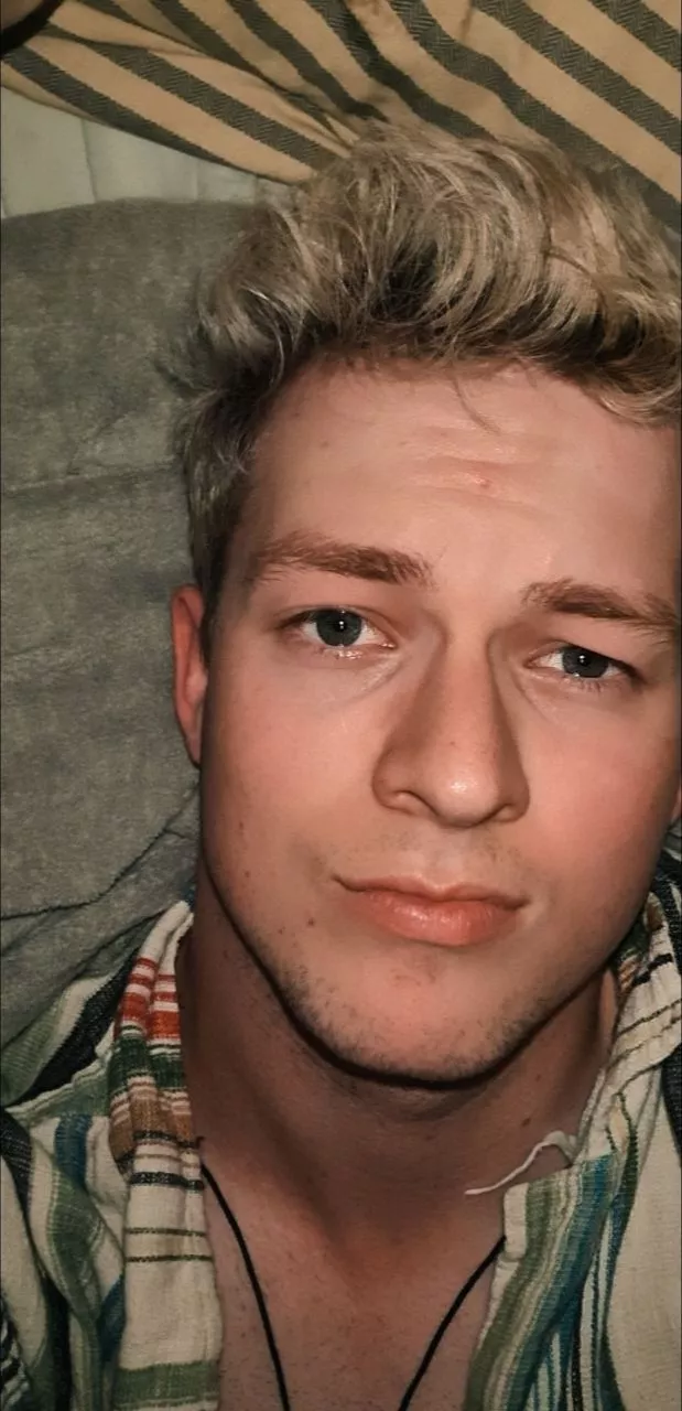 21 Bored and horny. Freaky asf. Snap: Jamespiper321 posted by Jamespiper321