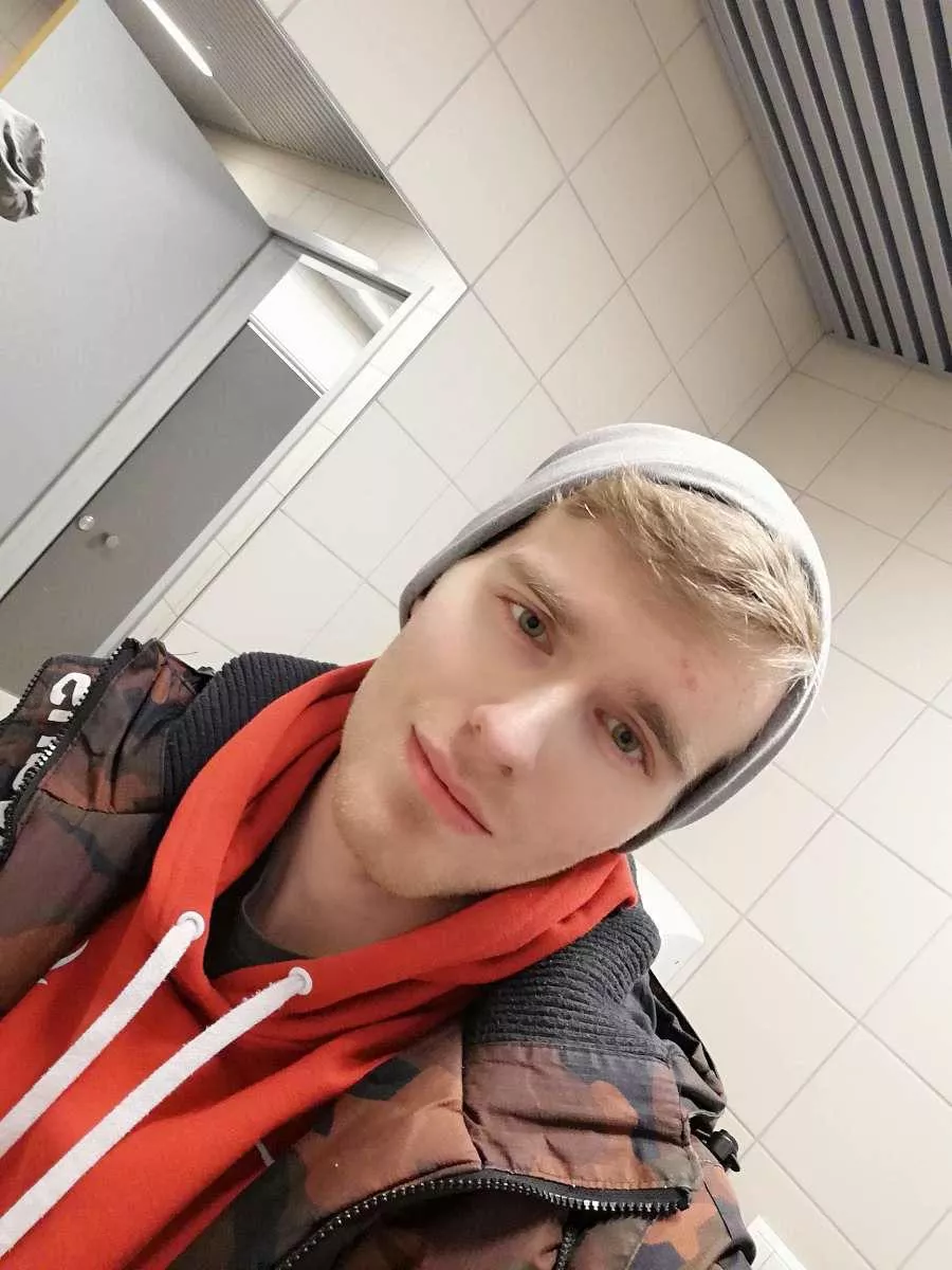 23 Poland bi soccer guy. I am looking for anyone with face to make a small group. Max age 21. @jac_ack posted by submissivebottomboy