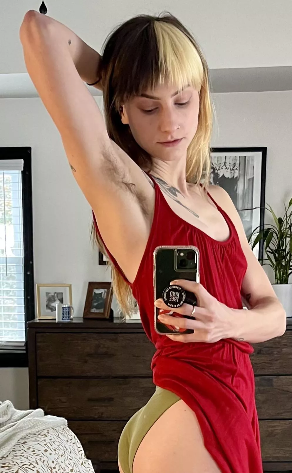 A peek under my dress 😉 posted by stoneyghostkitten