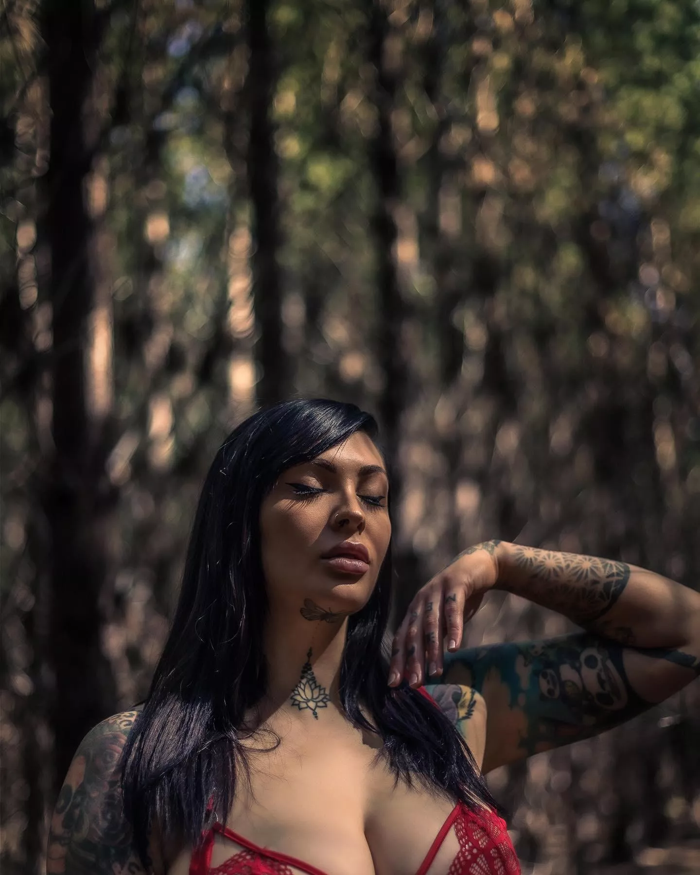 A wild tattooed Aussie babe appears 😉 posted by dueNekotime