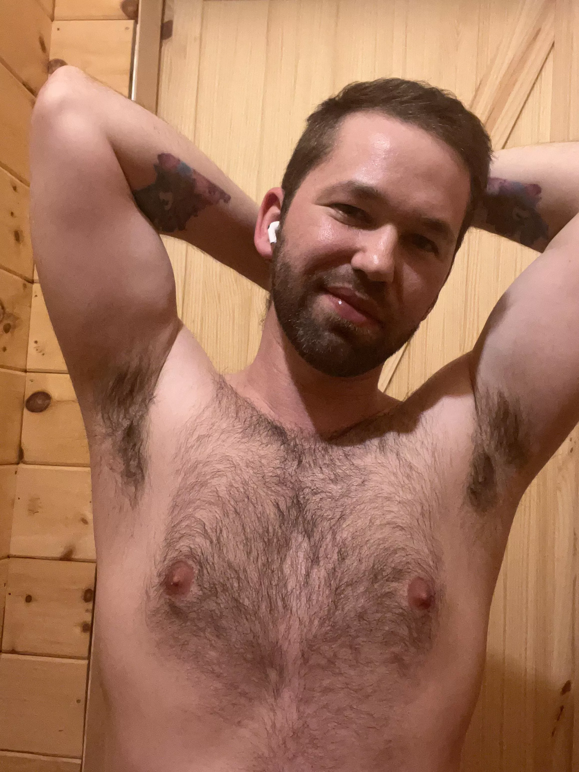 After a quick workout posted by flippdolphin