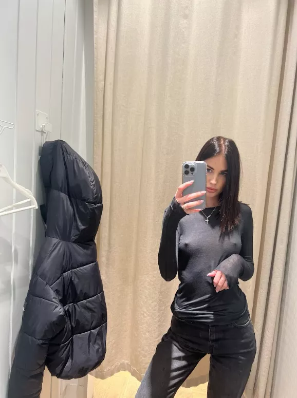 Bra is wrong way posted by Coarselyshave750