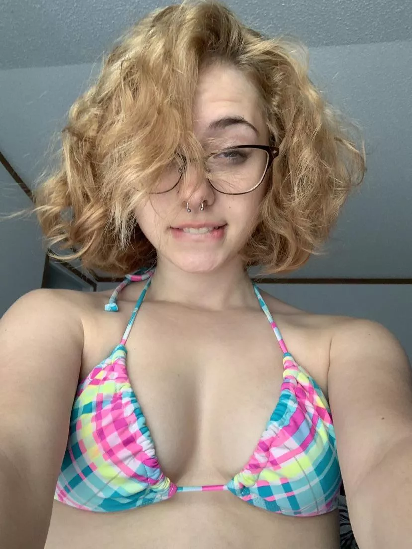 Feeling cute 🥰 posted by Tayraycontent69