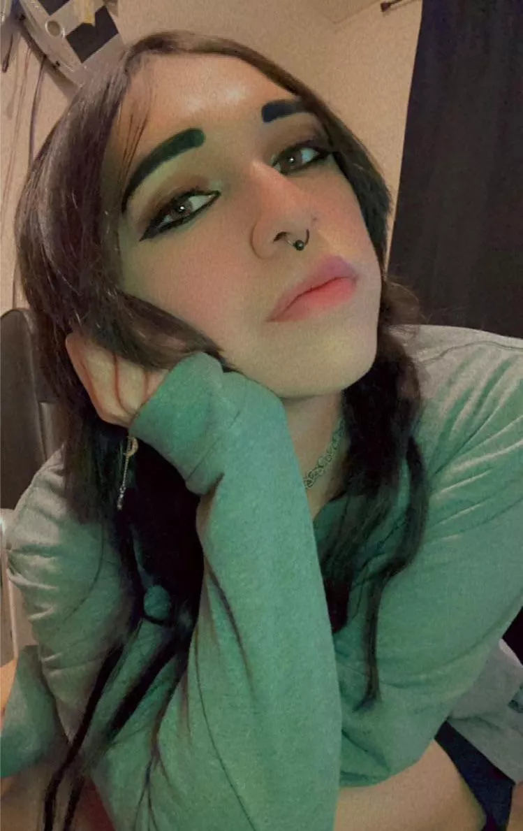 Good morning 🖤 posted by autumnsnow612