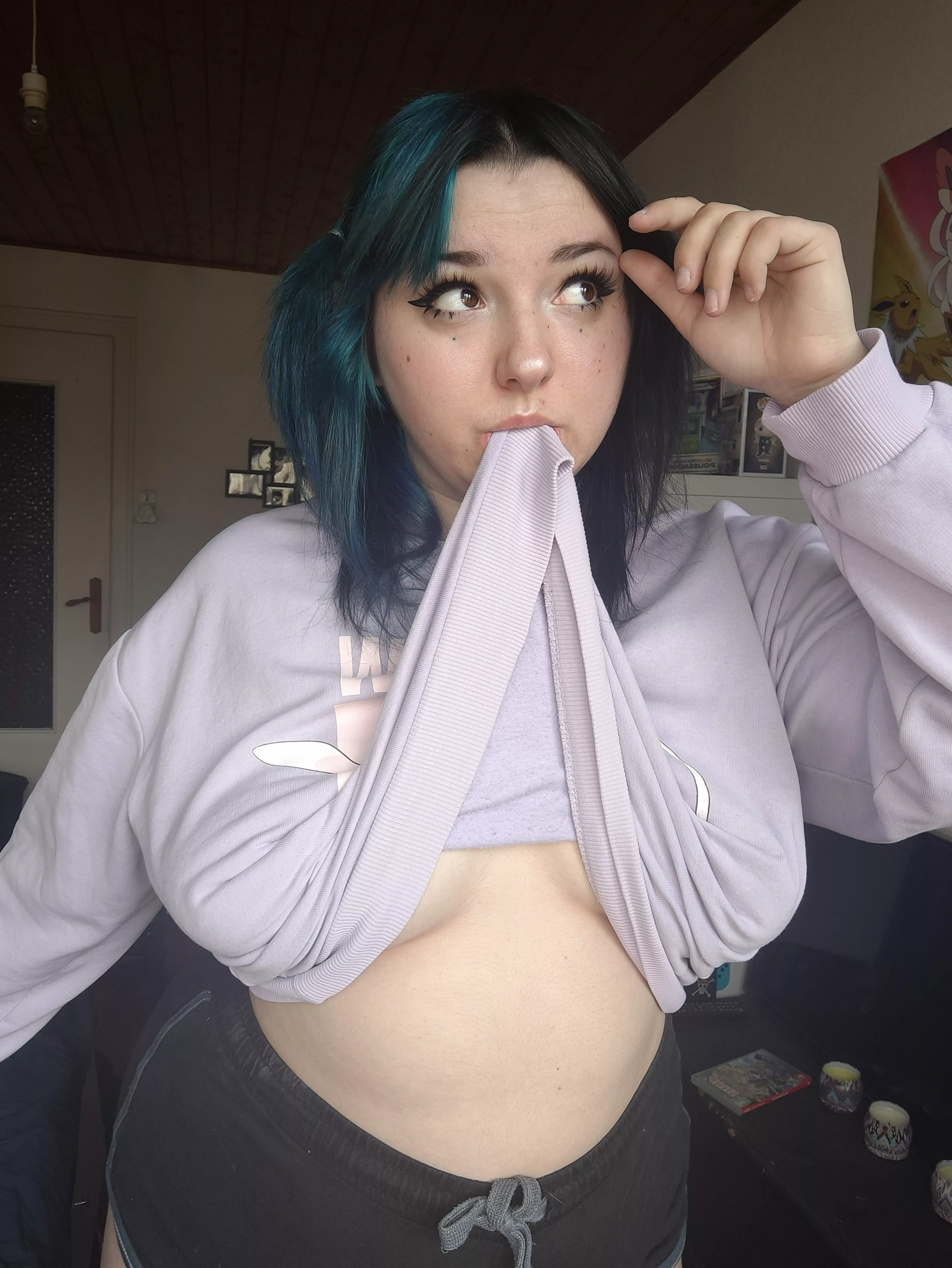 Guess what's hiding under this sweatshirt :3 posted by anya_ange