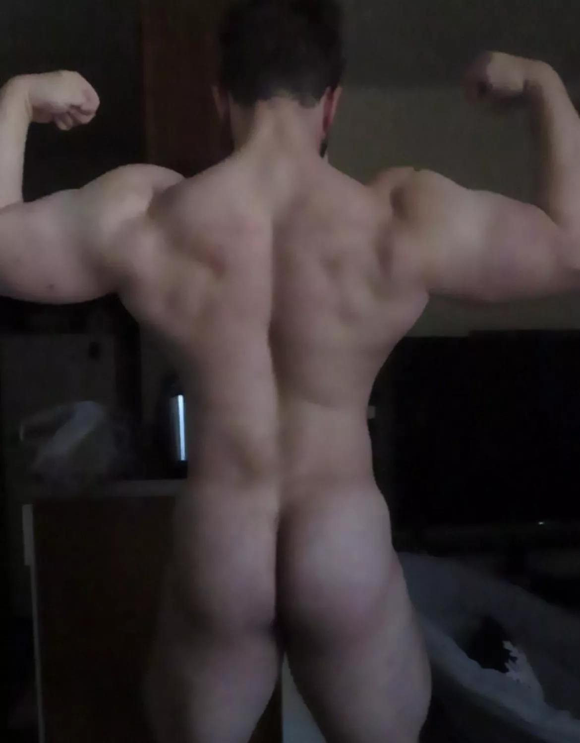Guns or buns posted by Musclestud101