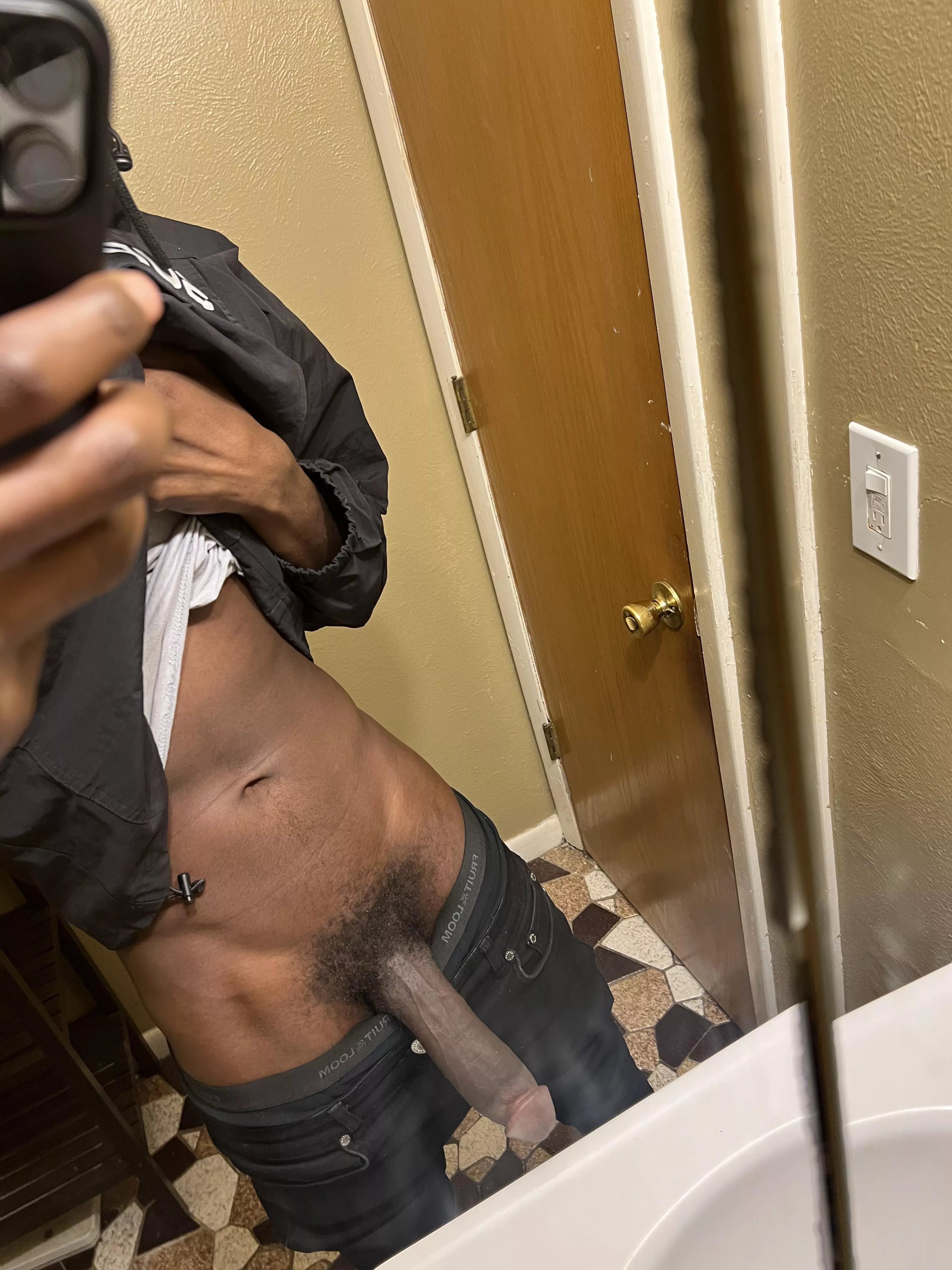 hanging low posted by PlayboiMontana1