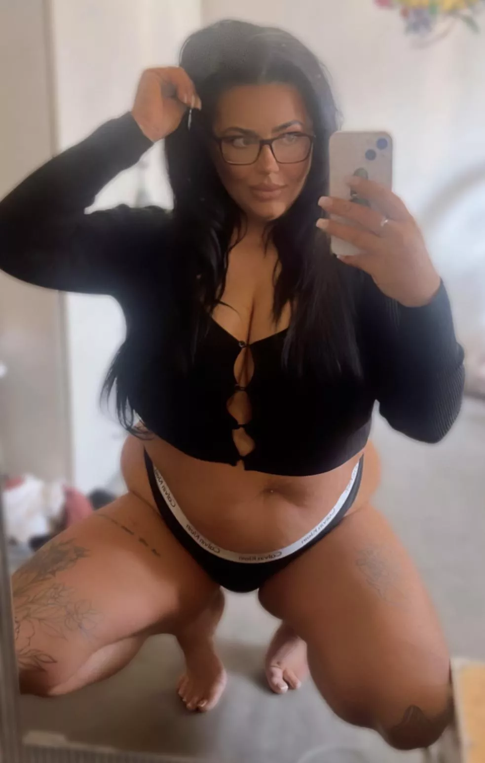 Hi.. I’m your new neighbour 😜 wyd? posted by laurendxo