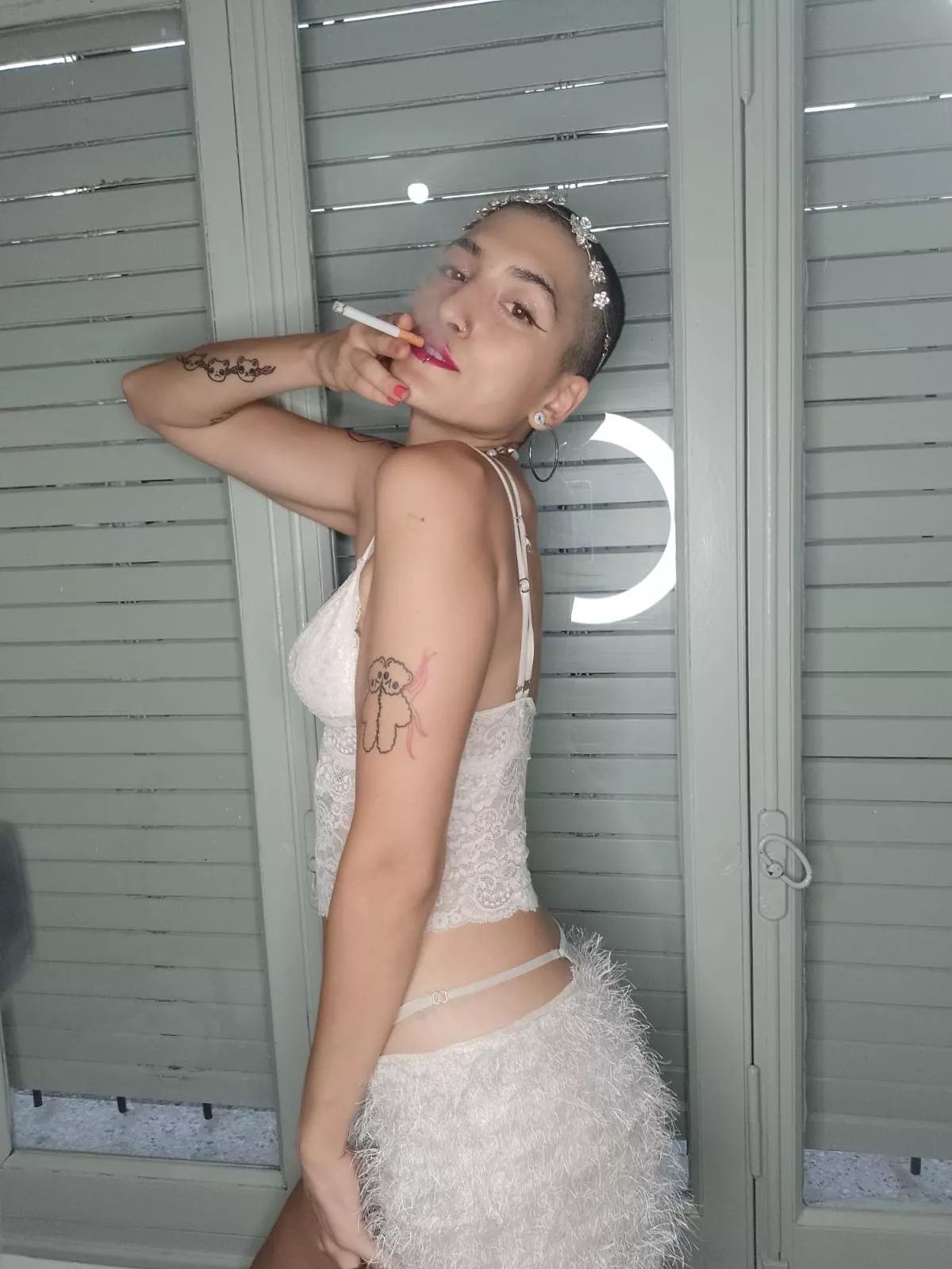 hi my love, do you want to lick me when i'm smoking? 🥵 posted by esmeralda_420