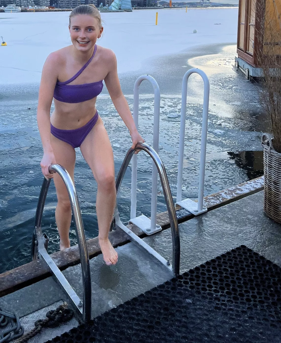 I bet you dont dare to jump in with me ;) posted by Ziddil