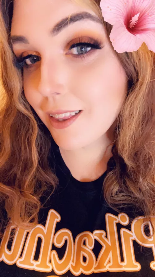 I’m a girl with flowers in her hair🌸 by Savings_Bell558