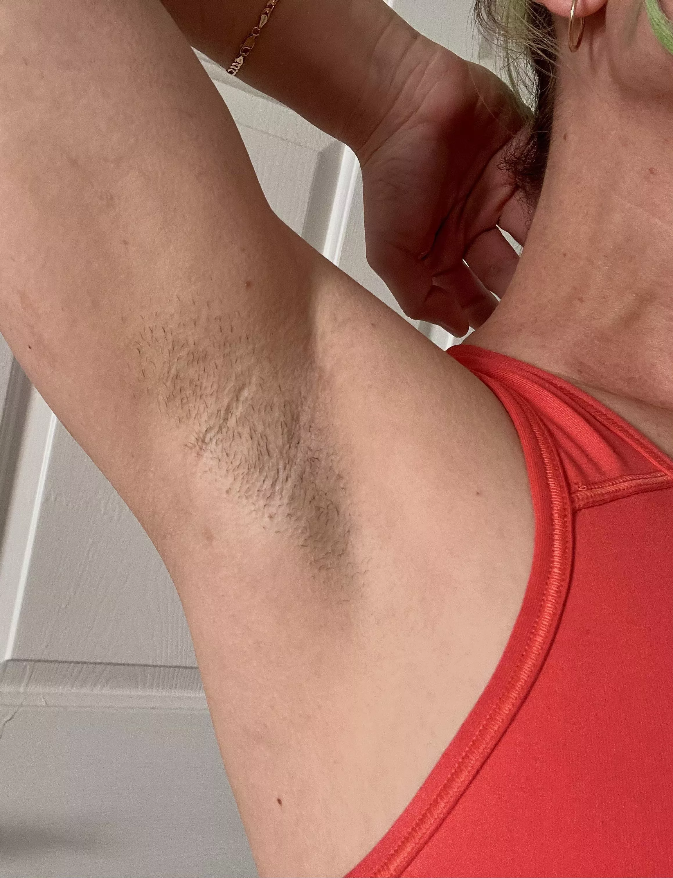 It was arm day at the gym & I didn’t wear any deodorant hehehe 🤭 posted by payzleejane