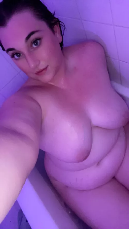 It’s bath time 🫧🛁 by Prettylildaisy1