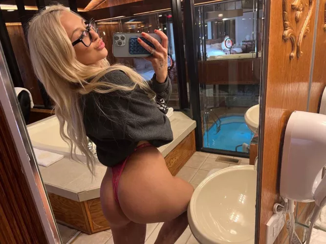 Let’s make a mess out of this bathroom! by Babieerexxx