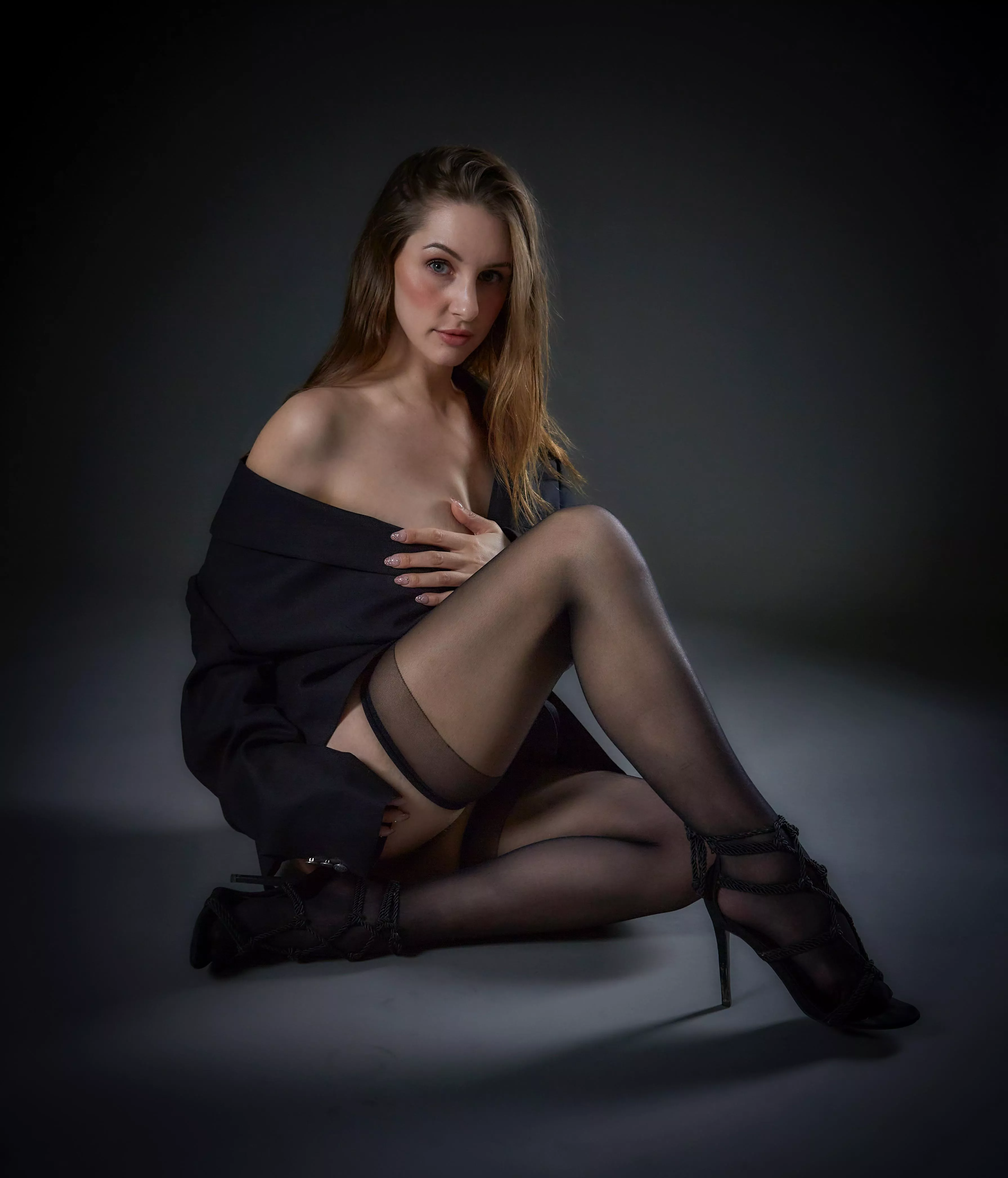 Long legs in nylons posted by ItsmeTessaJane