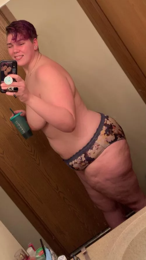 Mirror selfies are my favorite selfies 🍑😍 by StephAf_01