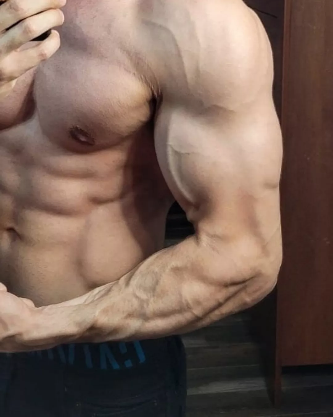 Muscular forearm 😌💪🏼 posted by John_fitness91