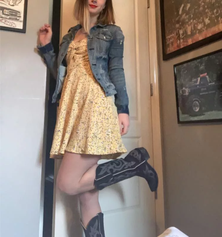 No bra or panties underneath. Was a windy day😏 posted by Hipleaselookatmytits