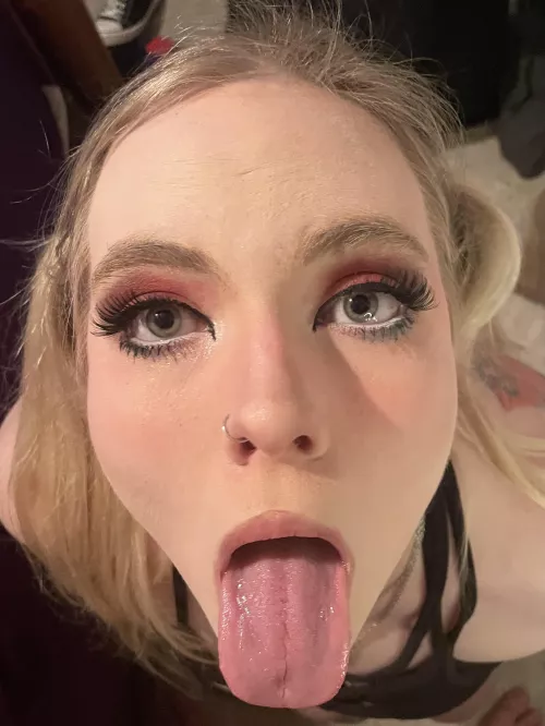 On my knees and ready to please 👅 by FileKlutzy6790