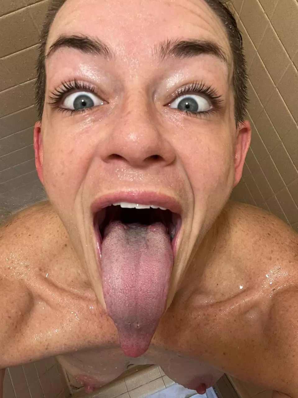 Short hair shower slut for you posted by SashaSins555