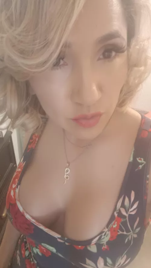 Who do you think you are, I'm braless by Mysteriousgirl45