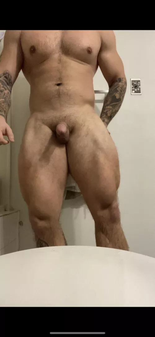 Who loves big quads? (M) by muscle4you69