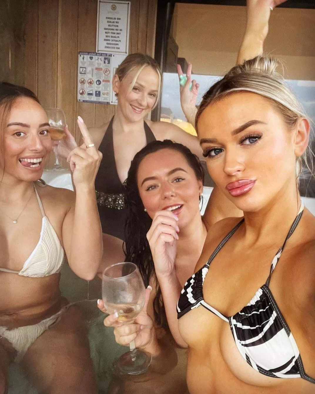 1,2,3 or 4? Easily 4😍 posted by Gooneruk69