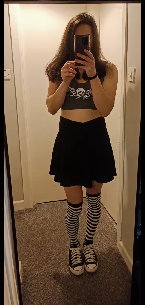 Any straight guy curious in having his first time with a femboy? by amiinsinde_