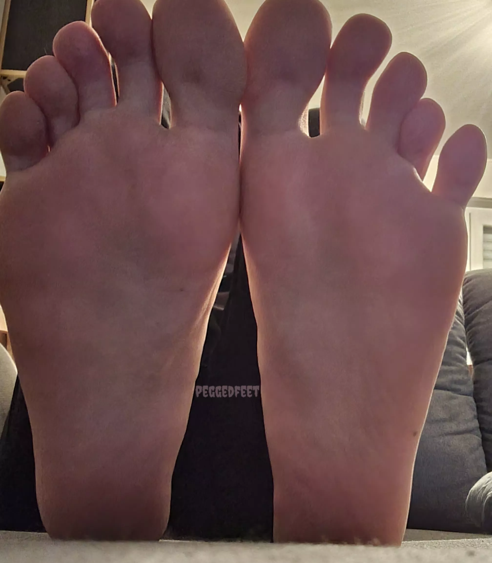 Anyone still like bare feet? 🤔 posted by peggedfeet