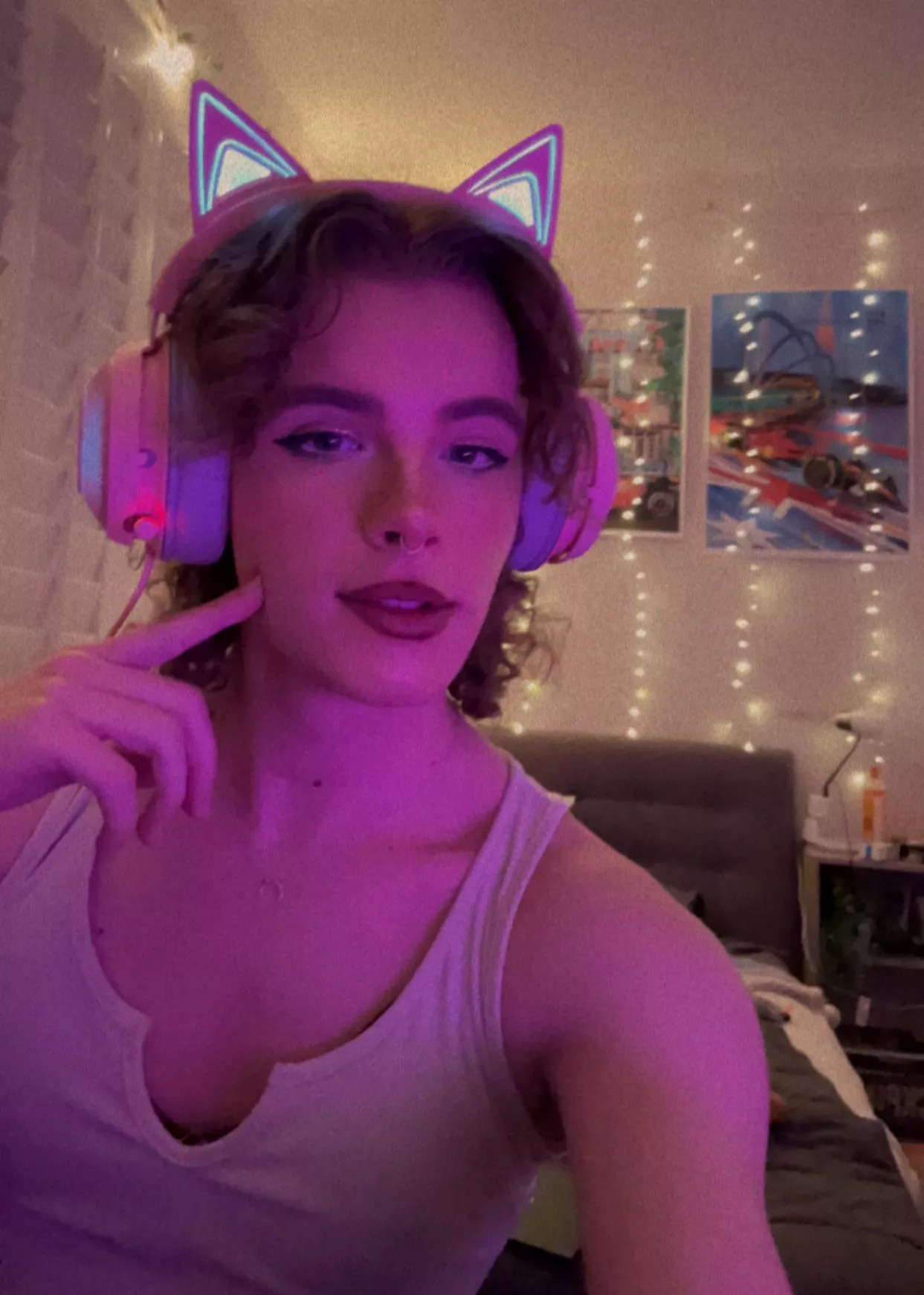 ~ anyone want a femboy gaymer friend? ~ posted by Mreit10