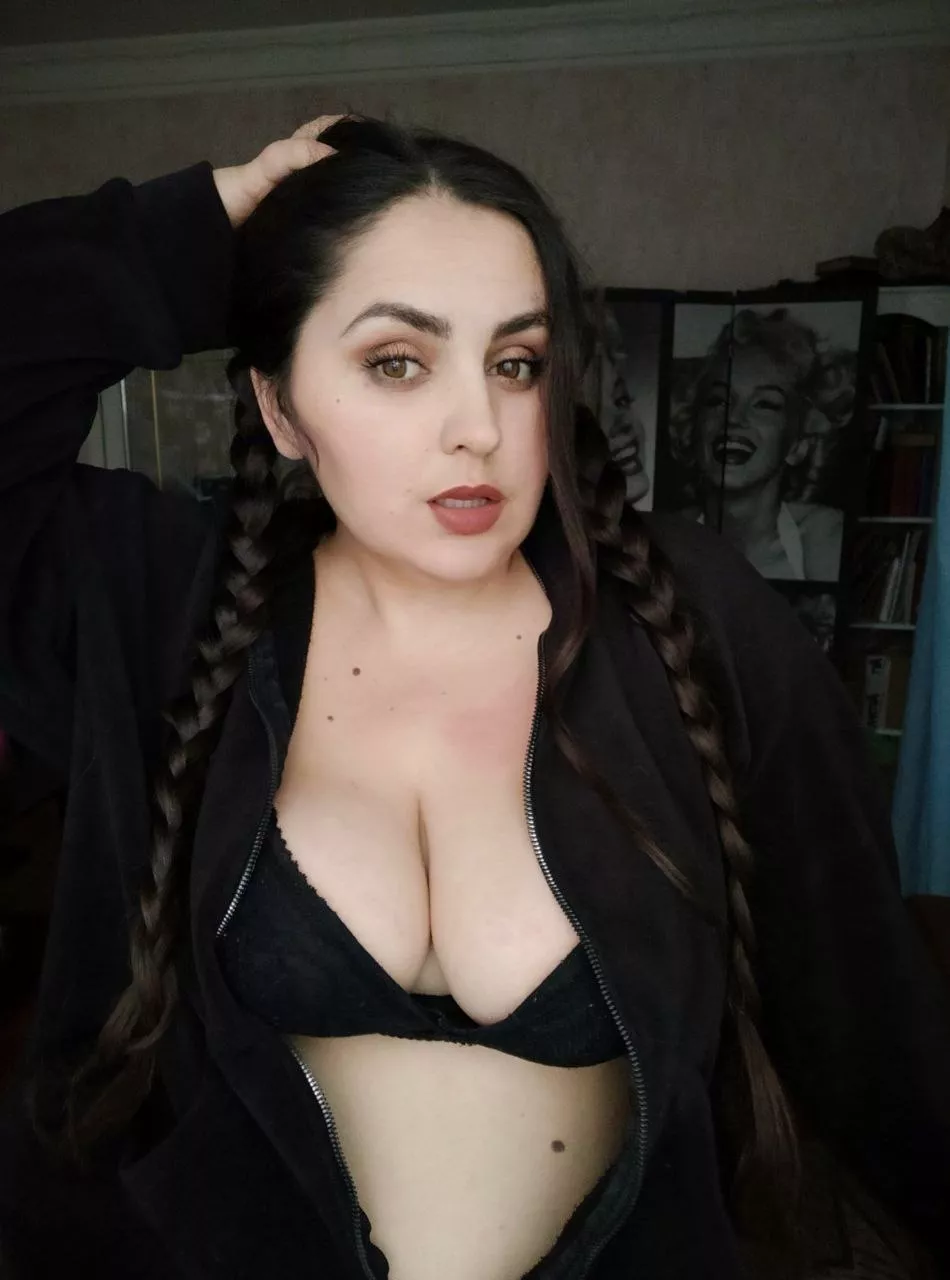 black accentuates my brown eyes posted by povetrula