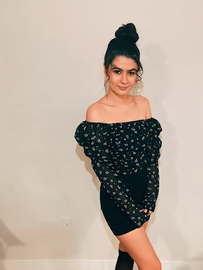 Black skirt:) posted by seasonofthewitchesx