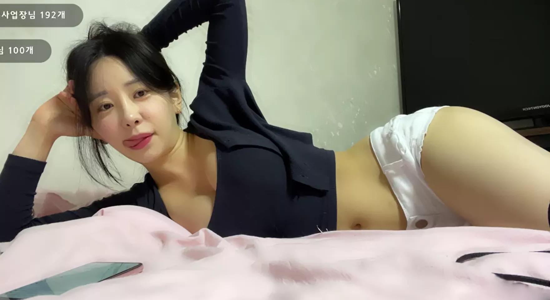 busty girl on bed💦💦 posted by Ok-Pear-4380