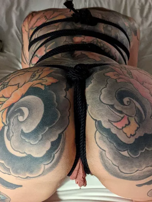 Come closer by Elladanielxxx