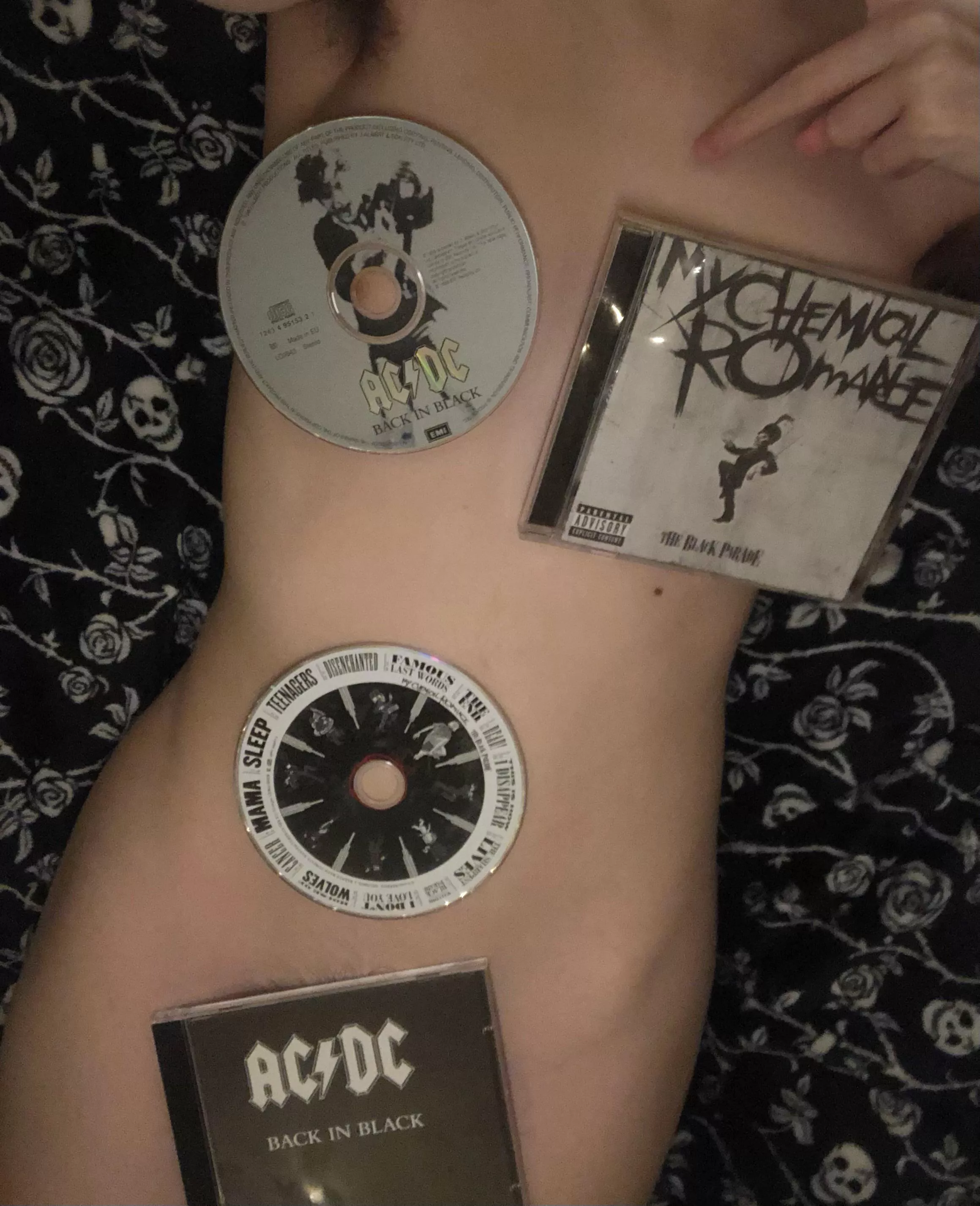 Cute boi just showing off his music <3 posted by FruityLilVampire