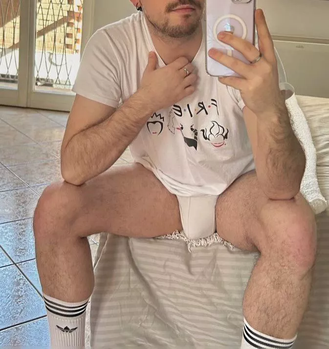 eat my bulge pls posted by ChestComprehensive72