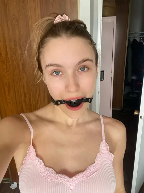 [F] Silent and obedient by AvaYin