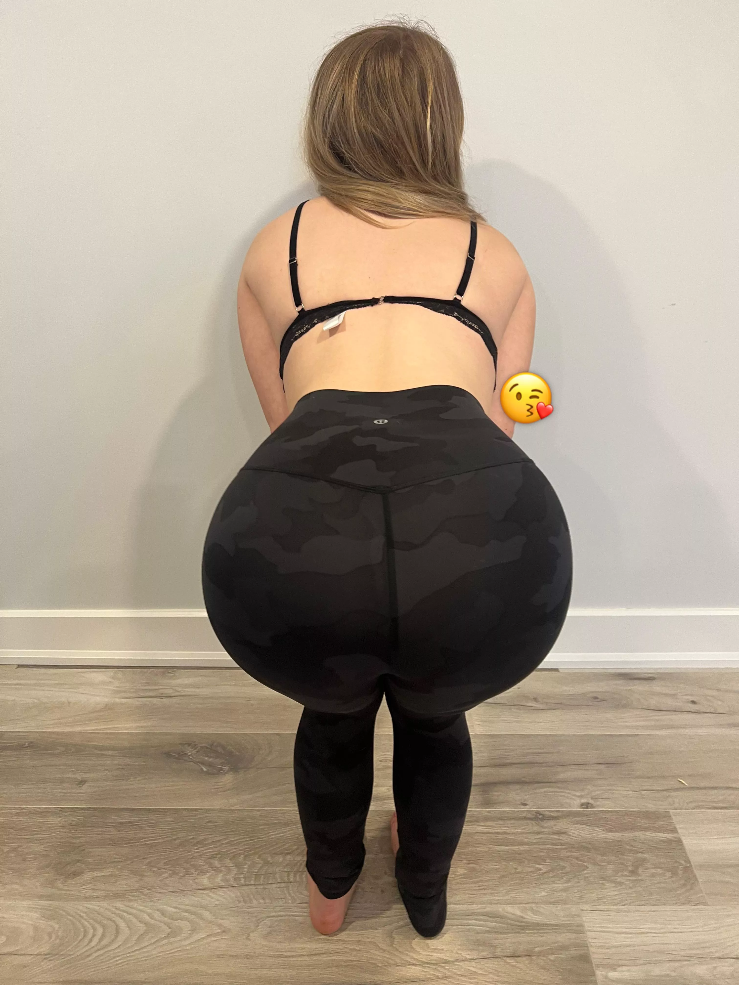 Gym pants for today 👀 posted by Curiouswife97