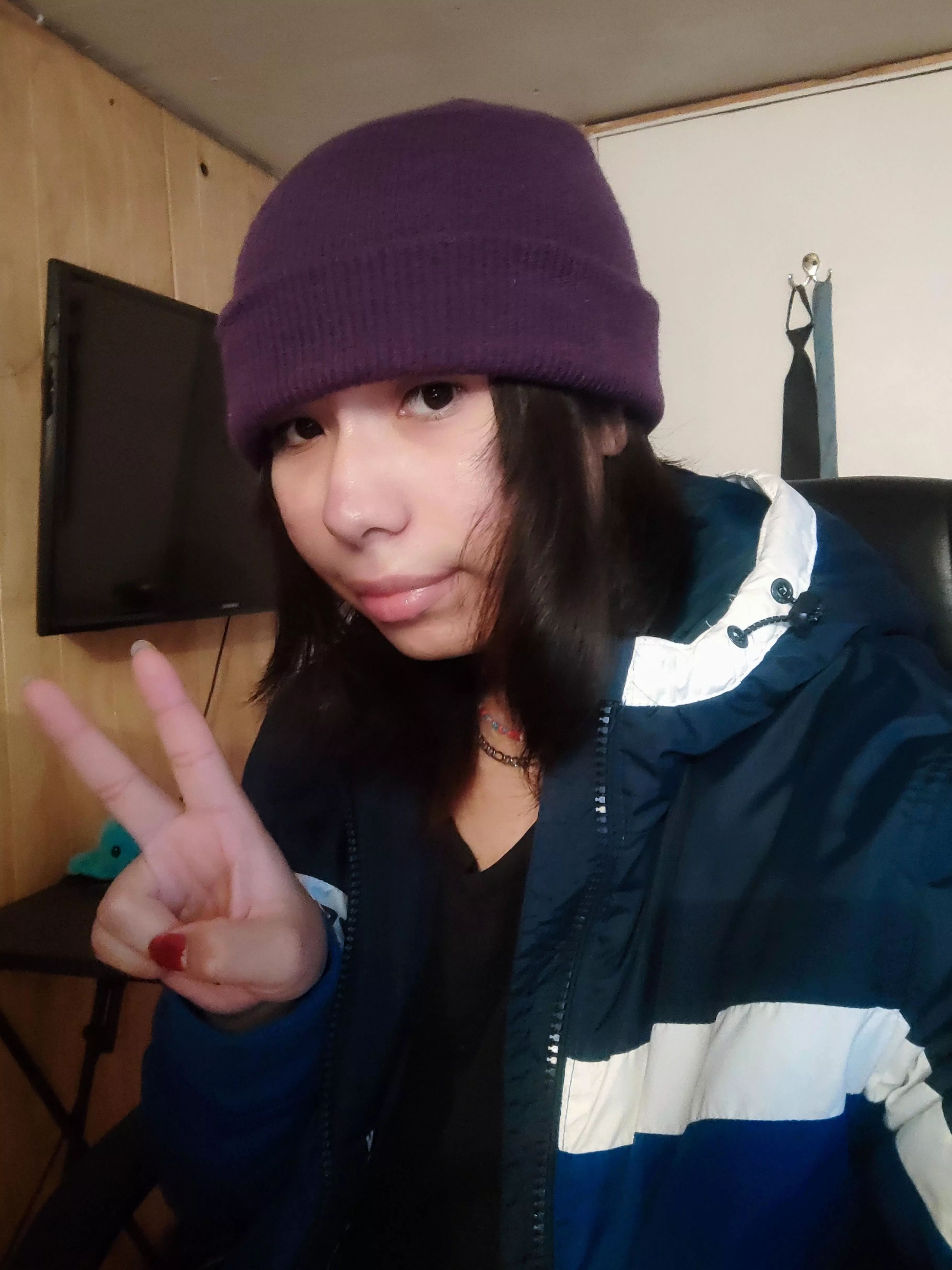 Hello!! (⁠｡⁠♡⁠‿⁠♡⁠｡⁠) posted by ChrisTyphoon