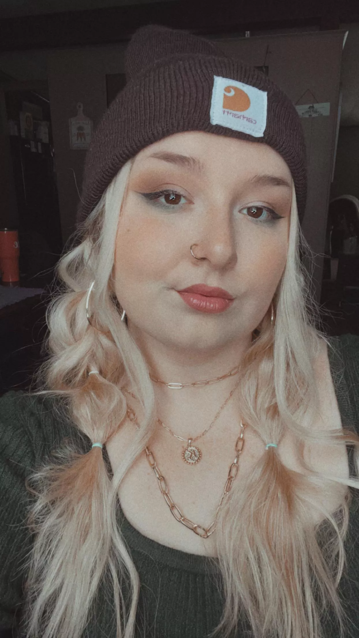 hope you had a good weekend 💋 posted by vinyl_goddess