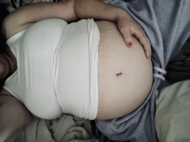 I look pregnant by hipsnbellybabe